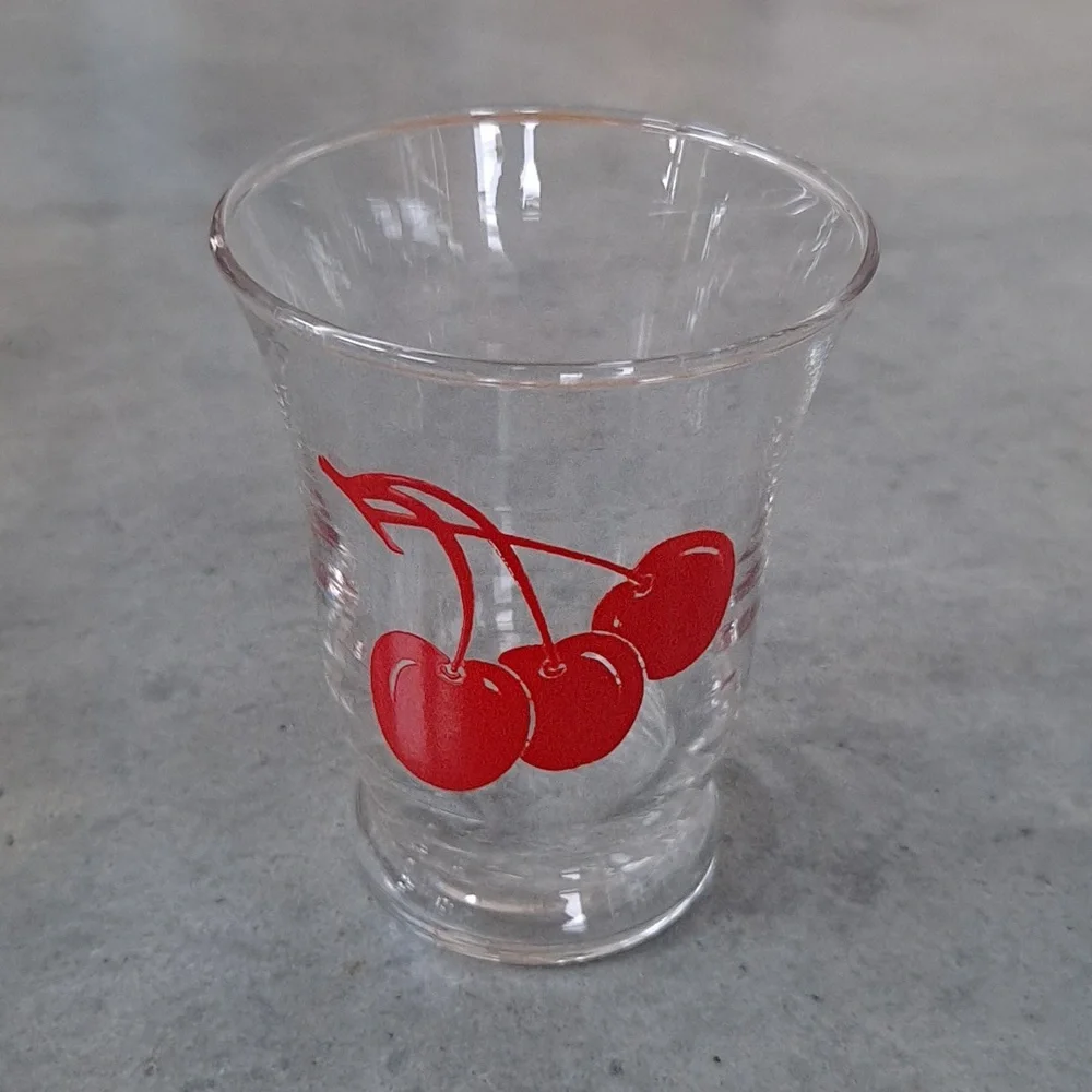 Vintage MCM Libbey Red Cherries Juice Glass | Shot Glass | Set of 4 - Picture 3 of 9
